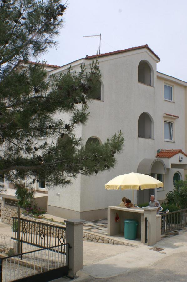 Apartments By The Sea Mandre, Pag - 4098 ภายนอก รูปภาพ