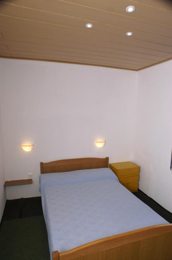 Apartments By The Sea Mandre, Pag - 4098 ภายนอก รูปภาพ
